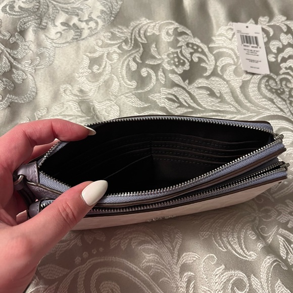 Coach Double Zip Wallet In Signature Canvas Light Purple and Cream - Picture 4 of 8